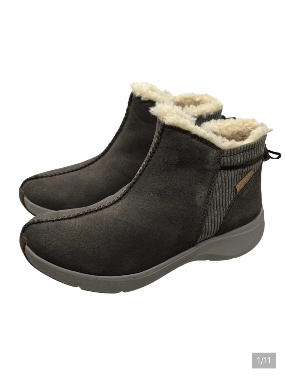 Clarks Wave 2.0 Alp Taupe Suede Sherpa Ankle Boots Booties Size 8.5 M
